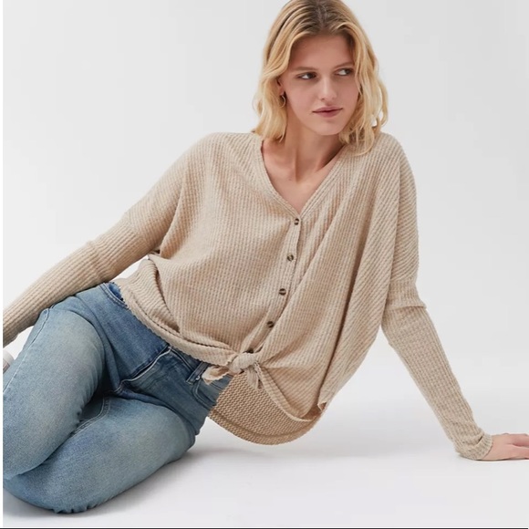 UO Henley Top - Picture 2 of 6